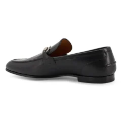 Czarne płaskie buty z ikonicznym horsebitem