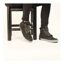 GM06 Hi-top Sneaker