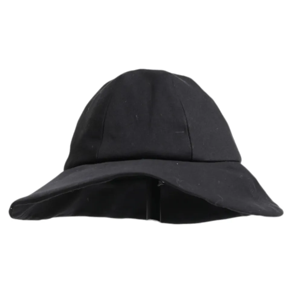 Kapelusz typu Bucket Hat z szerokim rondem