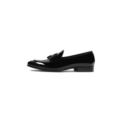 Lakierowane czarne loafersy z kopertówką.Ten produkt jest mały.