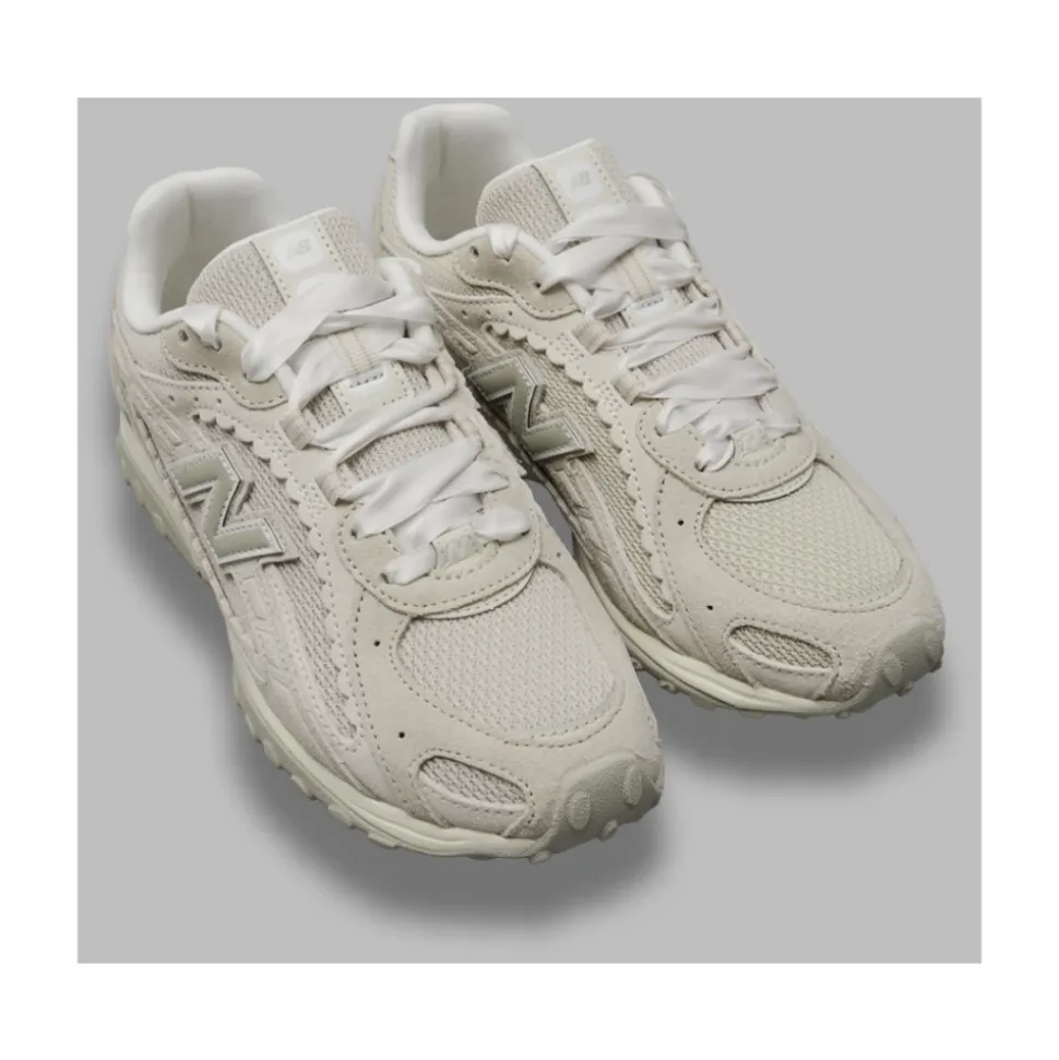 204L Sneakers