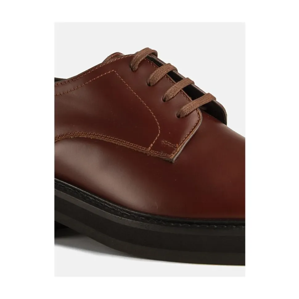 Skórzane buty w kolorze camel