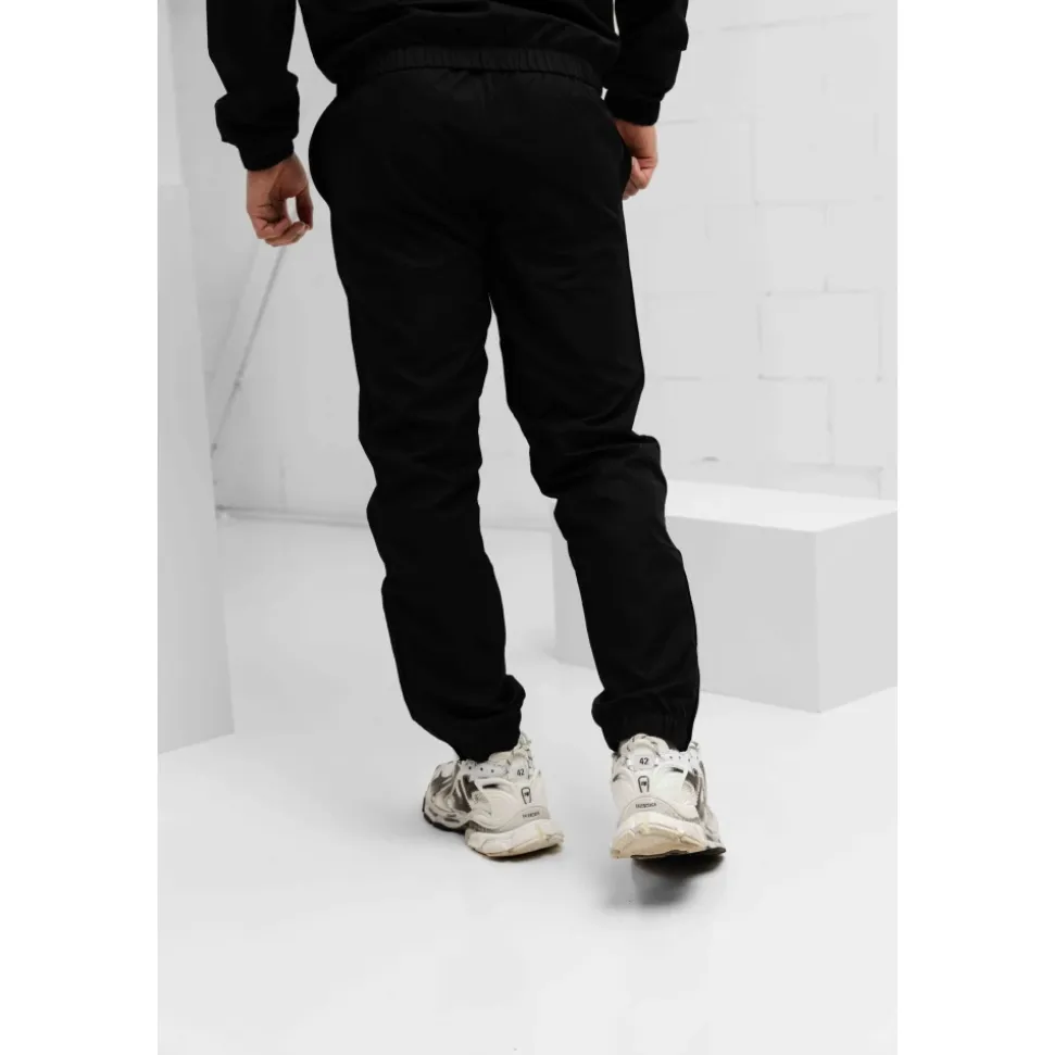 Sportowy dres z tafty diamentowej