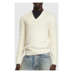 Sweter z dekoltem w serek