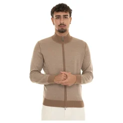 Sweter z zamkiem i kontrastowymi detalami
