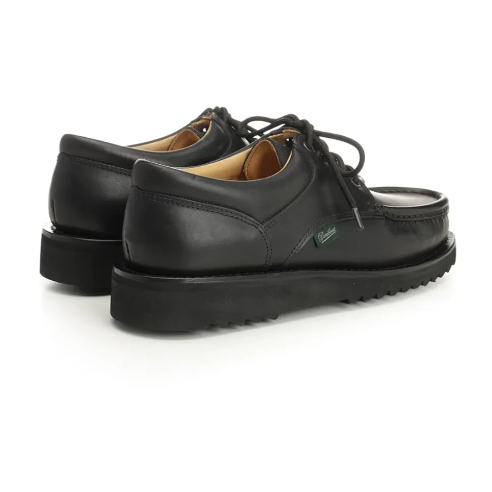 Sznurowane buty