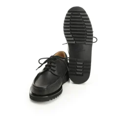 Sznurowane buty
