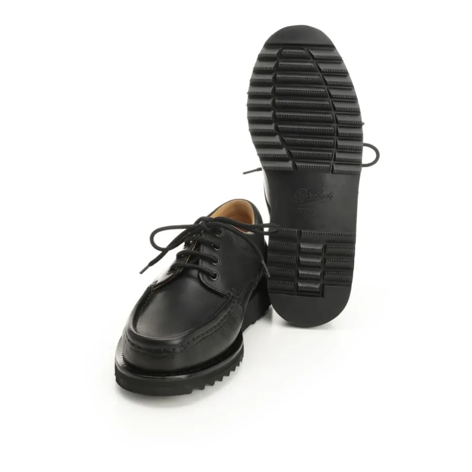 Sznurowane buty