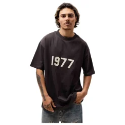 T-shirt Essentials 1977