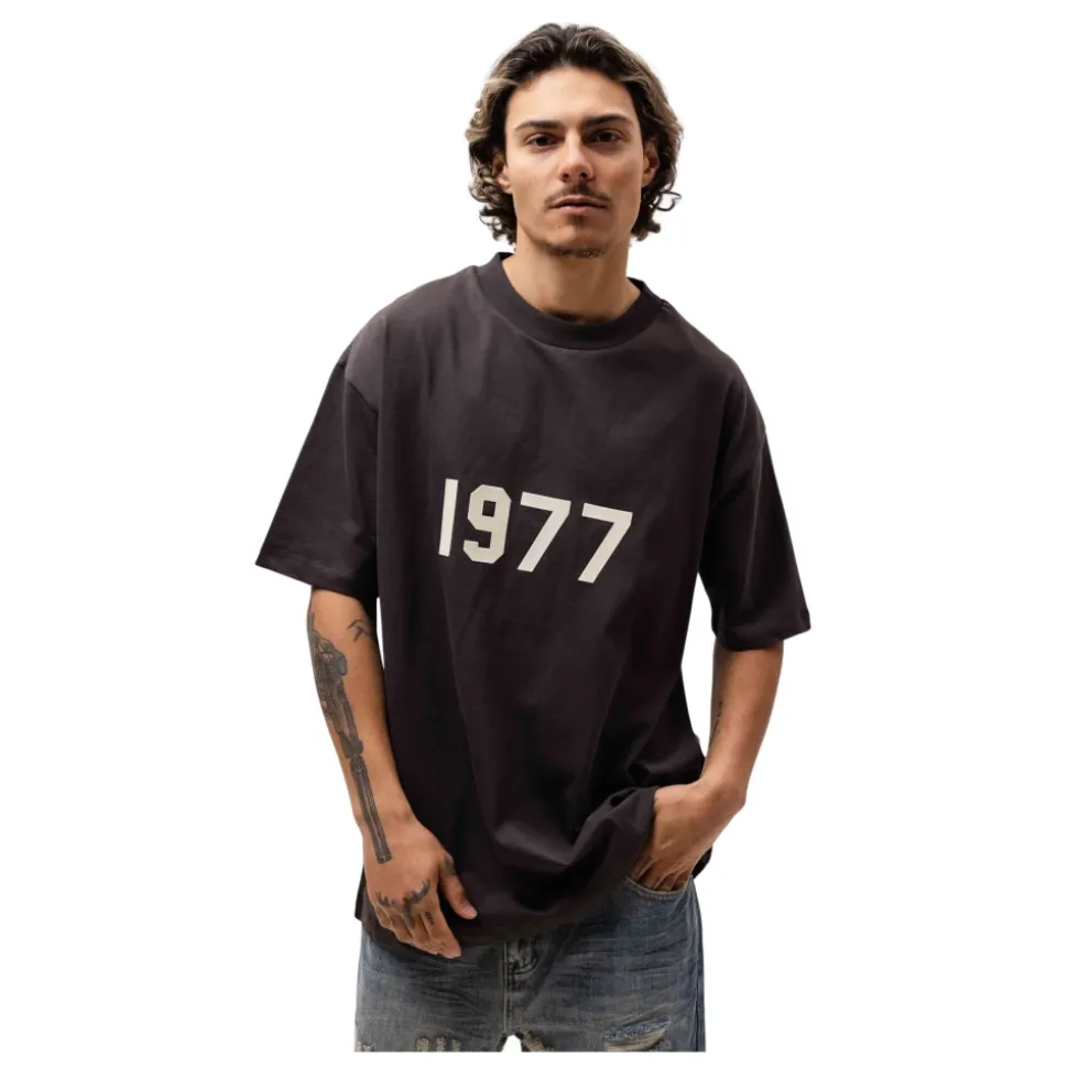 T-shirt Essentials 1977