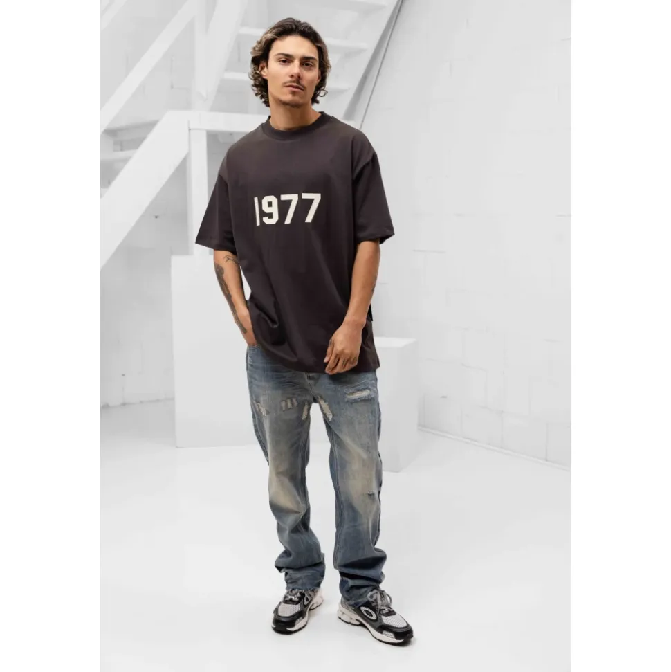 T-shirt Essentials 1977