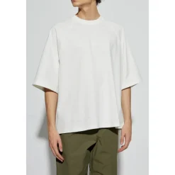 T-shirt z haftowanym wzorem
