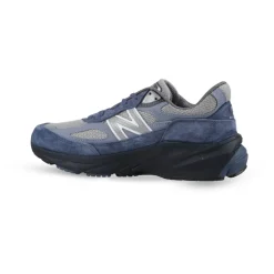 990v6 Sneakers