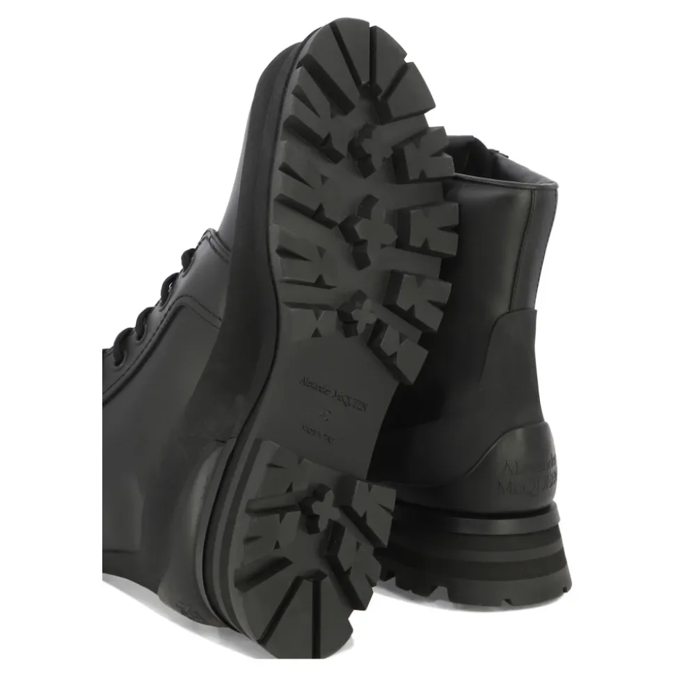 Wander Ankle Boots